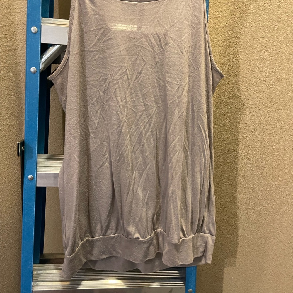 Gray top - Picture 2 of 3